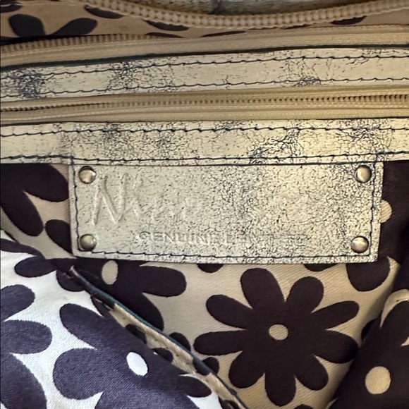 Nino Bossi Genuine Leather Distressed Shoulder Bag - Picture 5 of 11